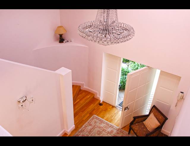 4 BEDROOM HOUSE FOR SALE IN CONSTANTIA